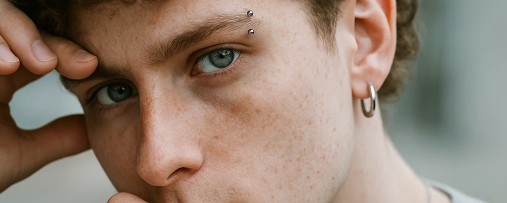 Joias para piercing na sobrancelha