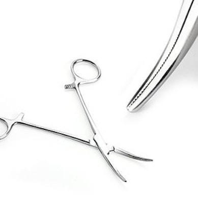 Fórceps hemostático de Kelly curvado