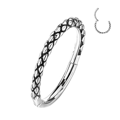 Argola articulada com design de pele de cobra
