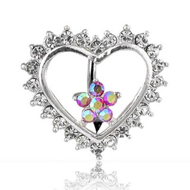 Umbigo piercing invertido com um coração e uma flor