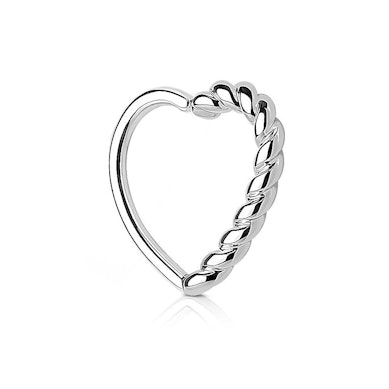 Orelha piercing em forma de coração com lado trançado