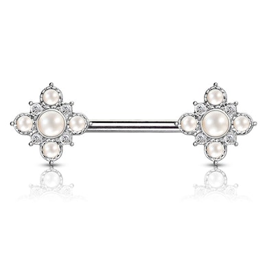 Mamilo piercing com flor formadas por pérolas