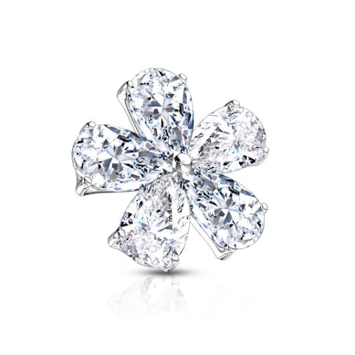 Micro dermal topo em forma de flor com pedras formando as folhas