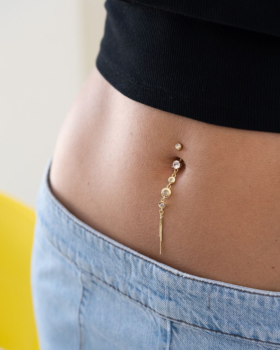 Umbigo piercing com pendente elegante