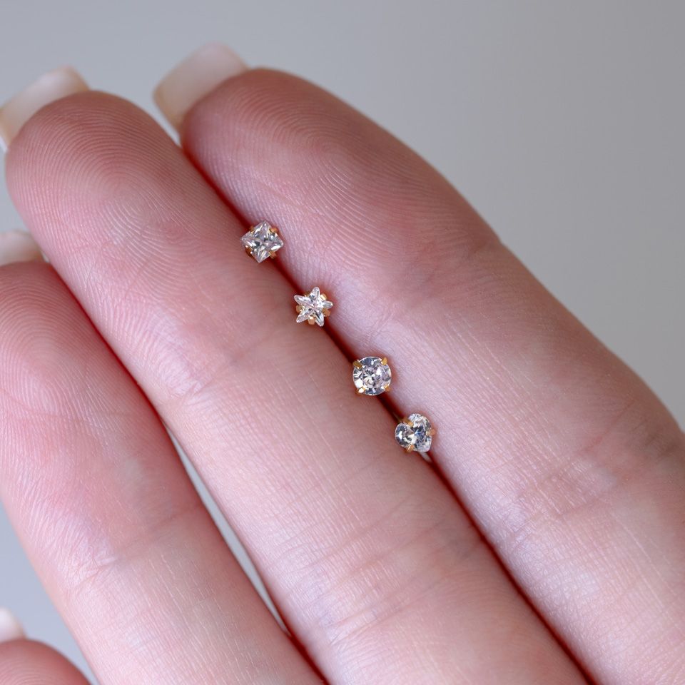 Nariz stud com vários desenhos de zirconia e cores