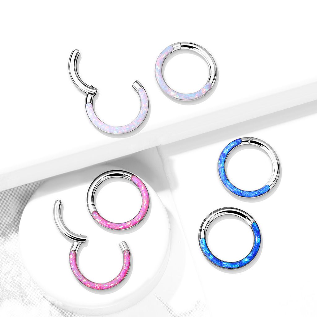 Argola de titânio com articulação e frente com opala