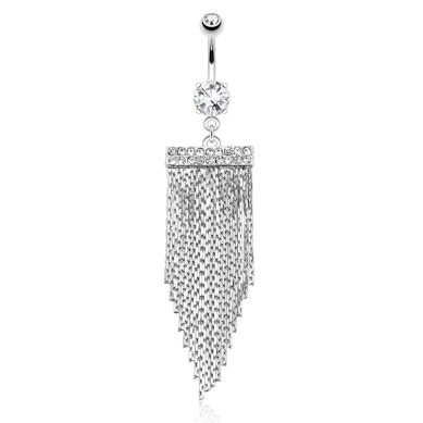 Umbigo piercing com várias correntes