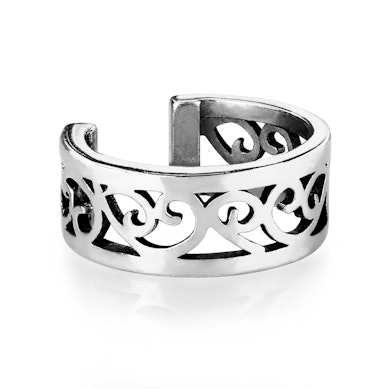 Earcuff com padrão de corações de filigrana