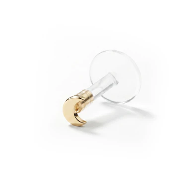 Labret de ouro 14 quilates com meia-lua
