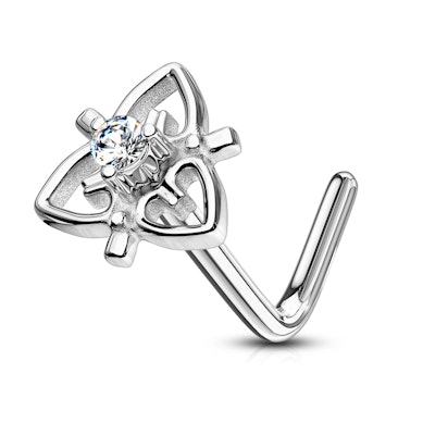 Nariz piercing com corações filigrana e pedra central