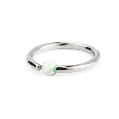 Argola com opala fixa