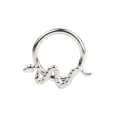Argola articulada em titânio com serpente