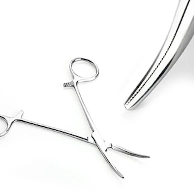 Fórceps hemostático de Kelly curvado