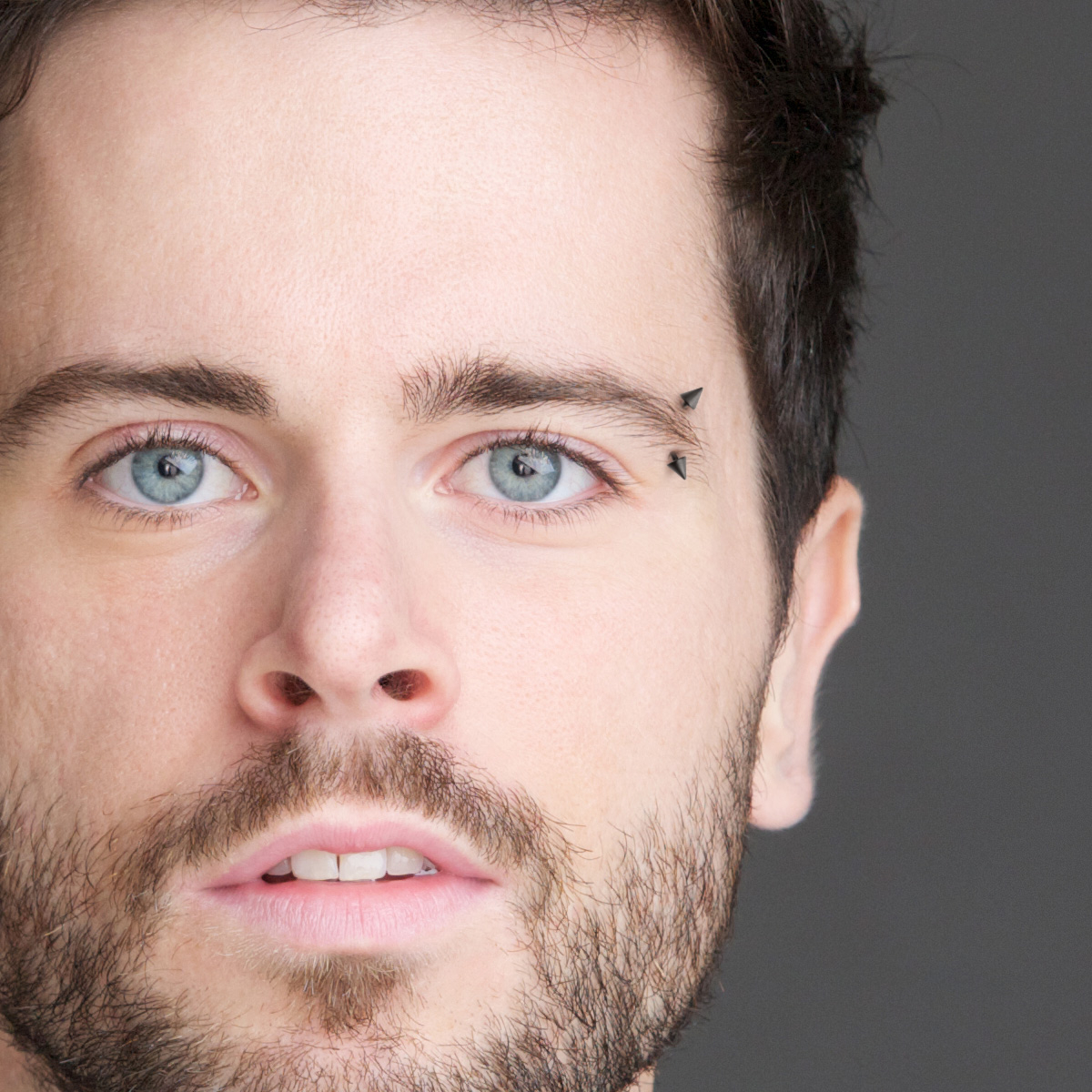 Barbell curvo preto mate com espigões