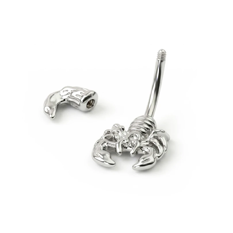 Umbigo piercing com um escorpião