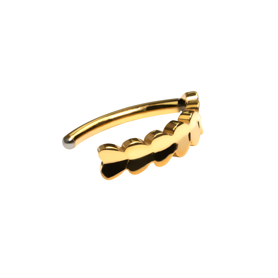 Clicker de titânio para o umbigo com corações