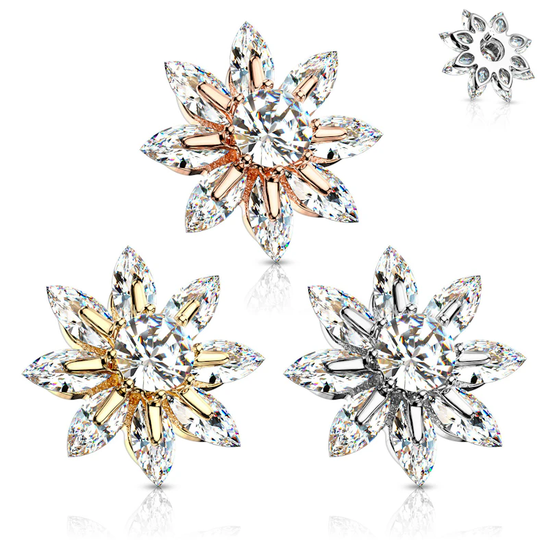 Microdermal floral com pétalas em pedra e gema central