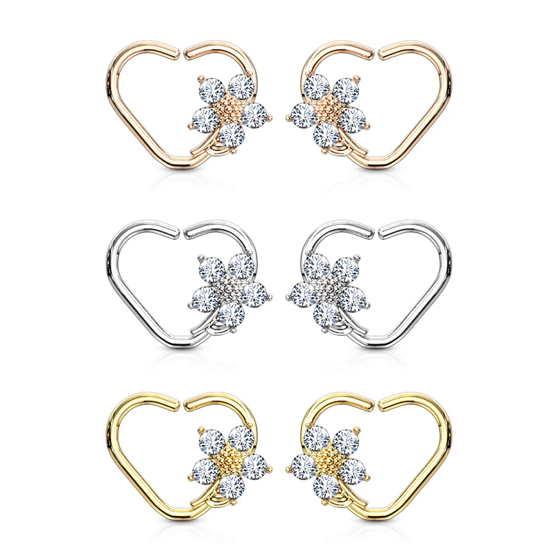 Argola em forma de coração com flor