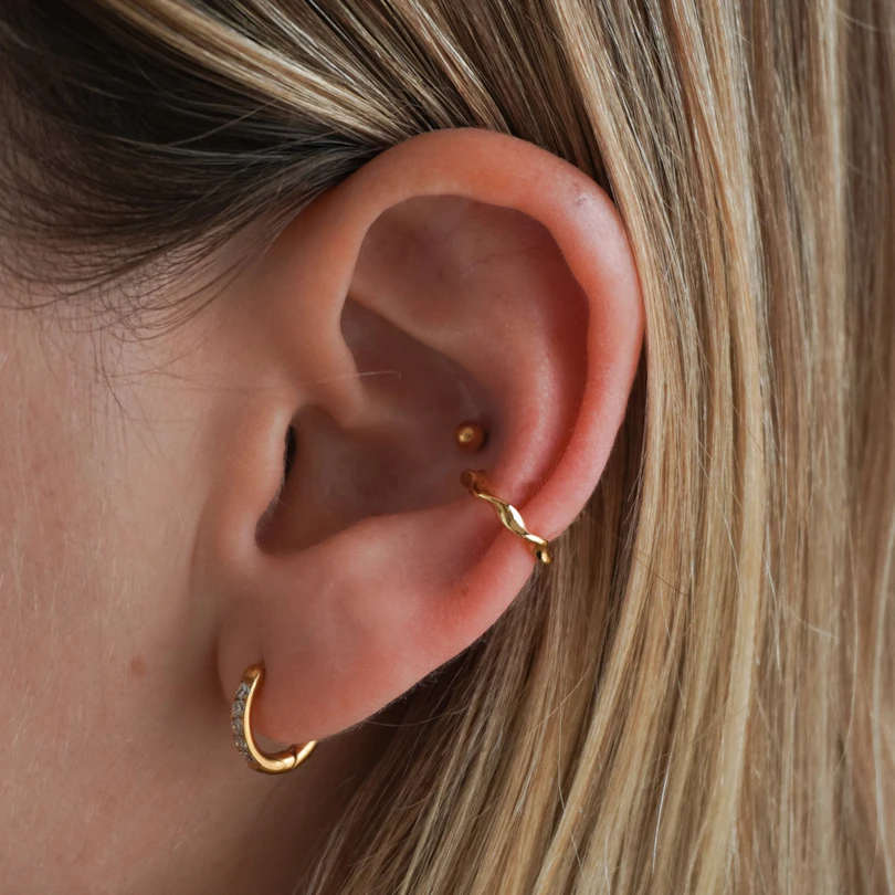 Earcuff minimalista torcido