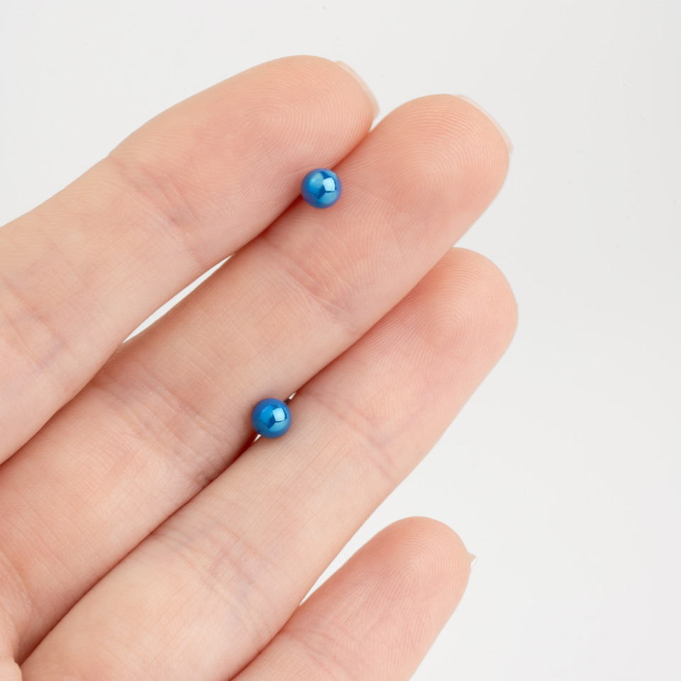 Labret com bola metálica