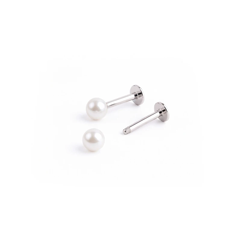 Labret com bola metálica