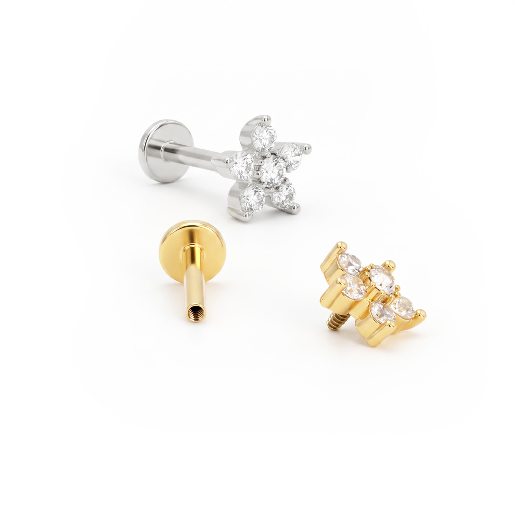 Labret com rosca interna e flor com pedras incrustadas
