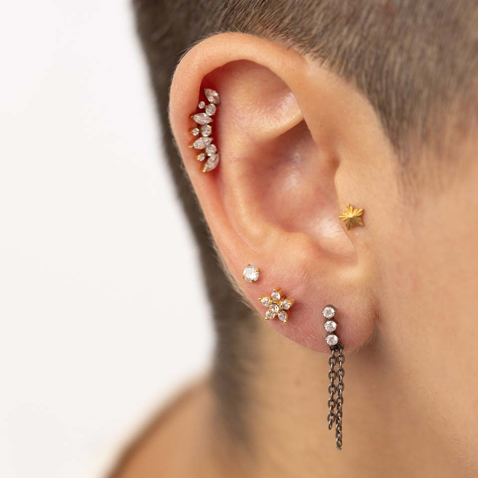Labret com rosca interna e flor com pedras incrustadas