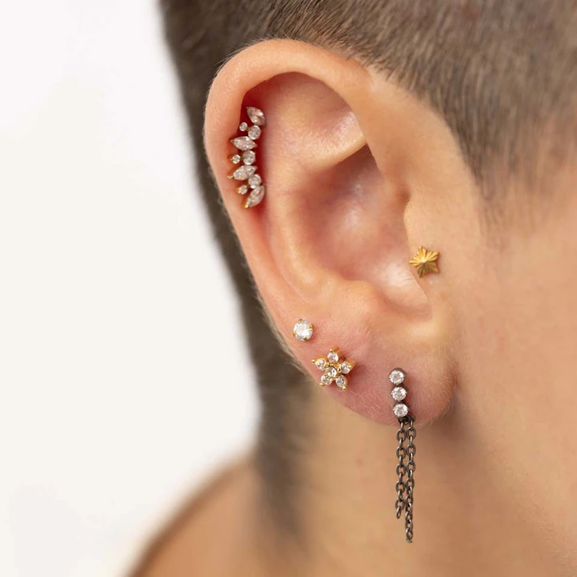 Labret com rosca interna e flor com pedras incrustadas