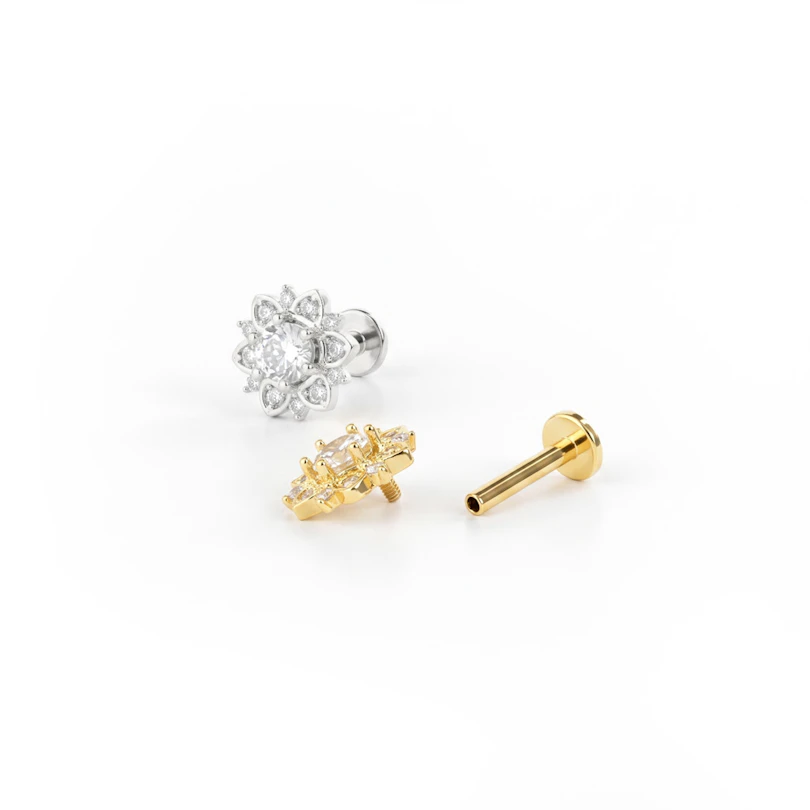 Labret com rosca interna e flor de lótus cravejada