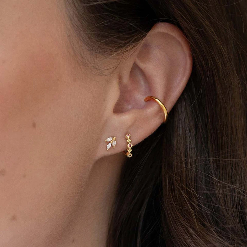 Labret de encaixe com pedras com corte de marquesa