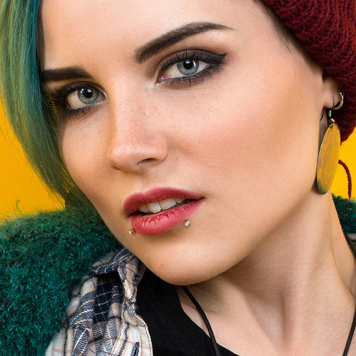 Labret de barra de bioplástico e topo em ouro de 14k