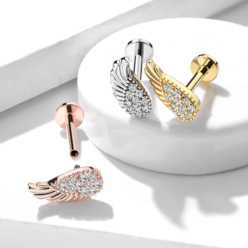 Labret em forma de asa de anjo com imensas pedras