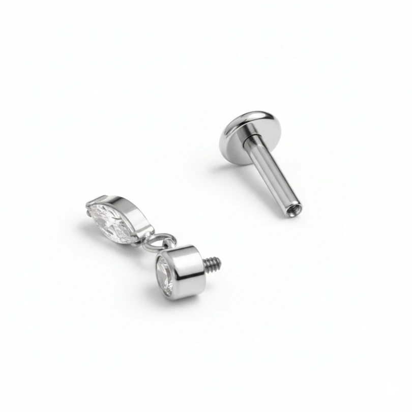 Labret em titânio com pendente em corte marquesa