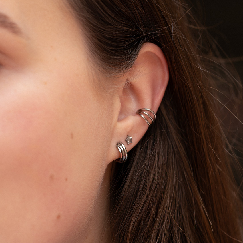 Labret de titânio em forma de estrela com textura