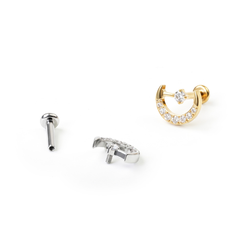 Labret em titânio com lua e estrela