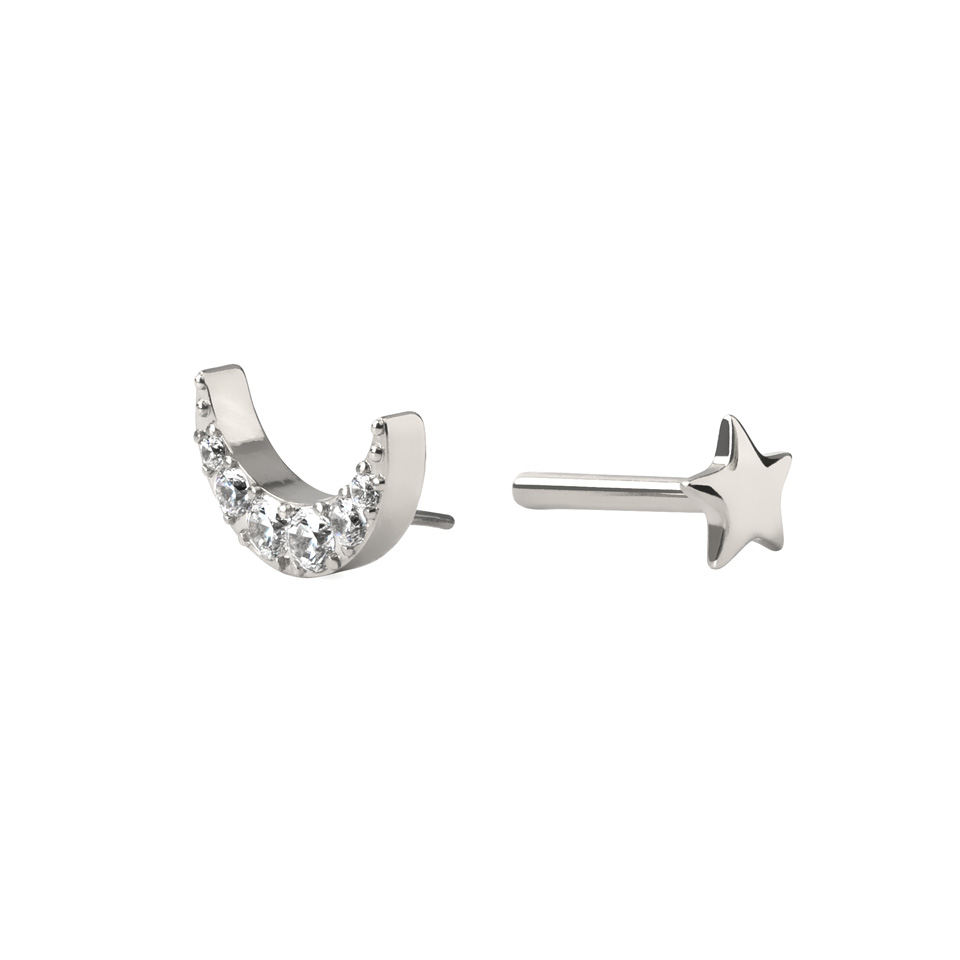 Labret de titânio com lua no topo e estrela na traseira
