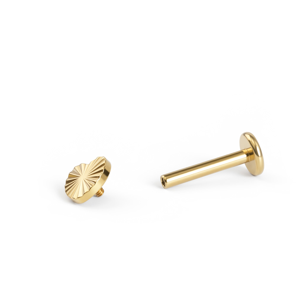 Labret em forma de coração com padrão saliente