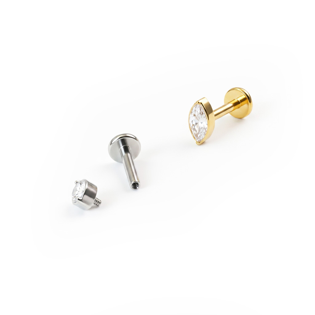 Labret em titânio com pedra com corte marquesa