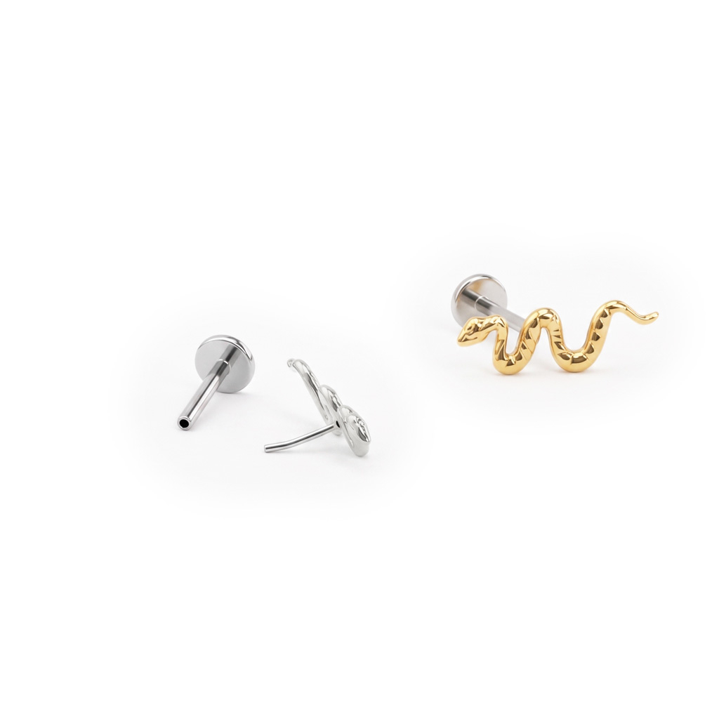Labret de encaixe em titânio com serpente