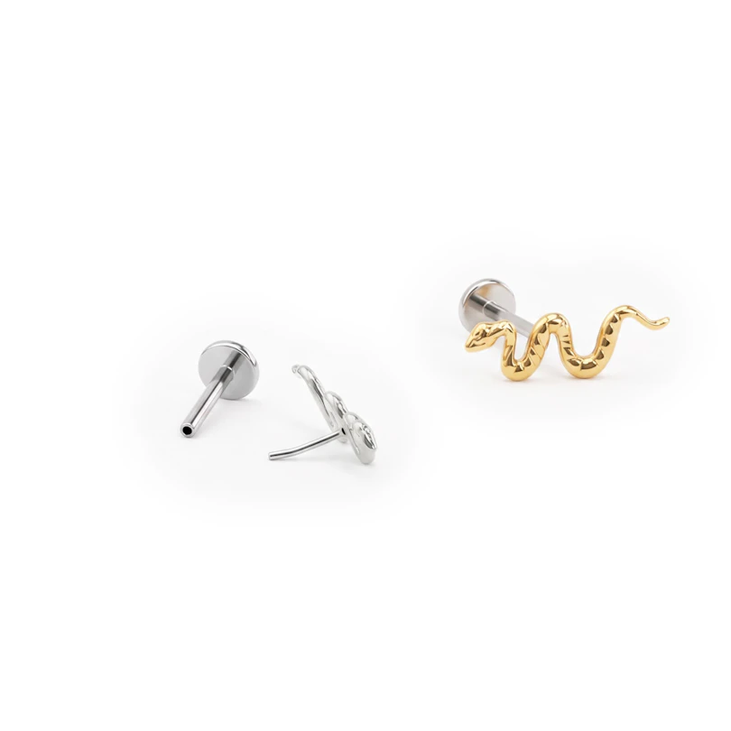 Labret de encaixe em titânio com serpente