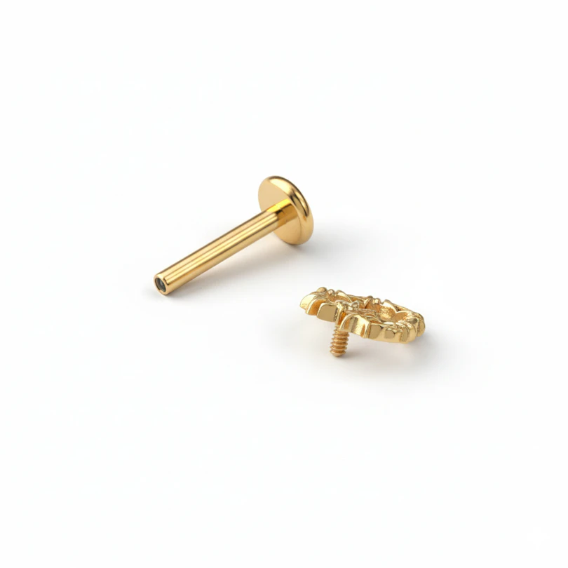 Labret em titânio com coração rodado de arame farpado