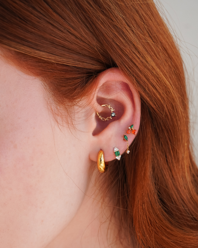 Labret de cerejas com pedras coloridas