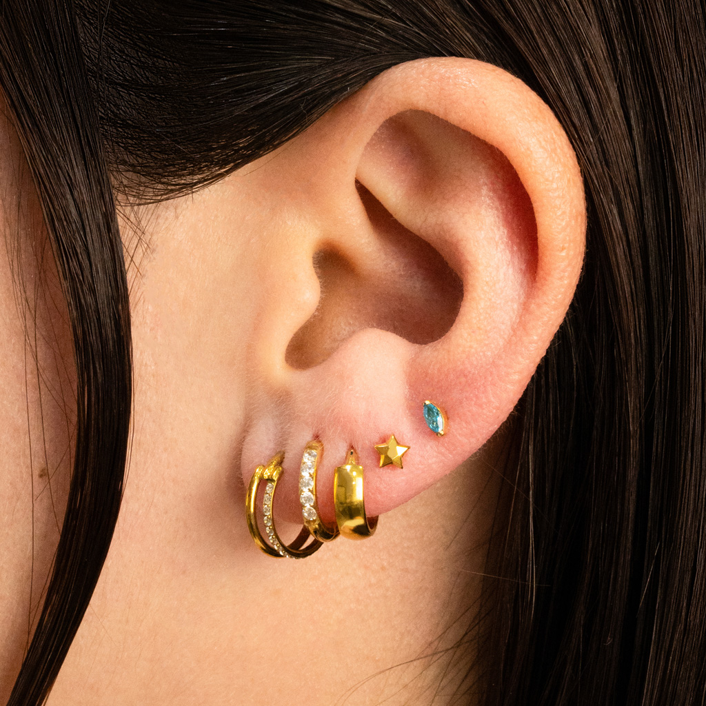 Labret em titânio com estrela com relevo