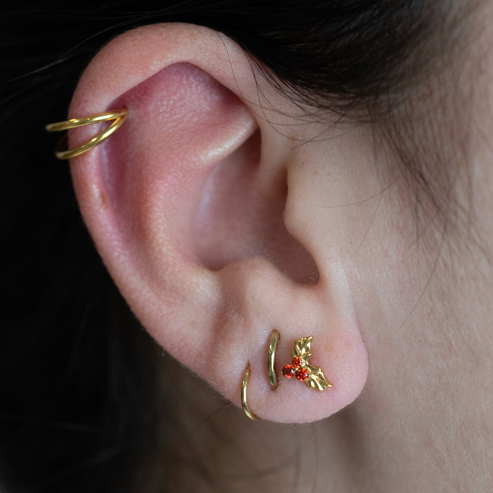 Labret em titânio com azevinho