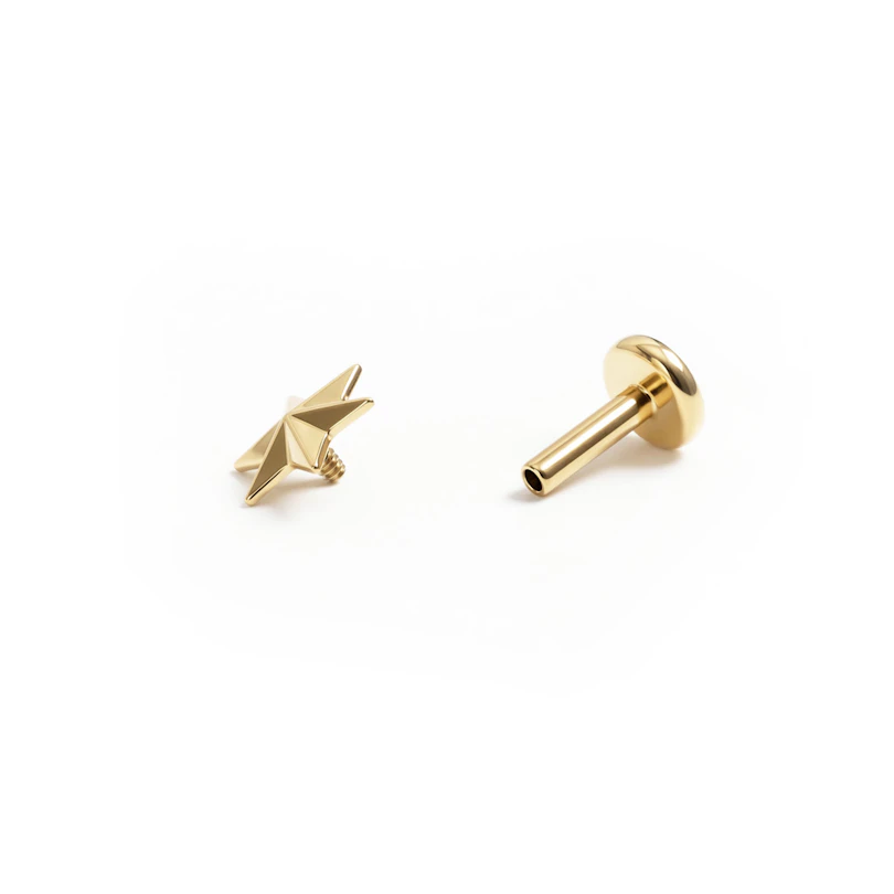 Labret em titânio com estrela facetada