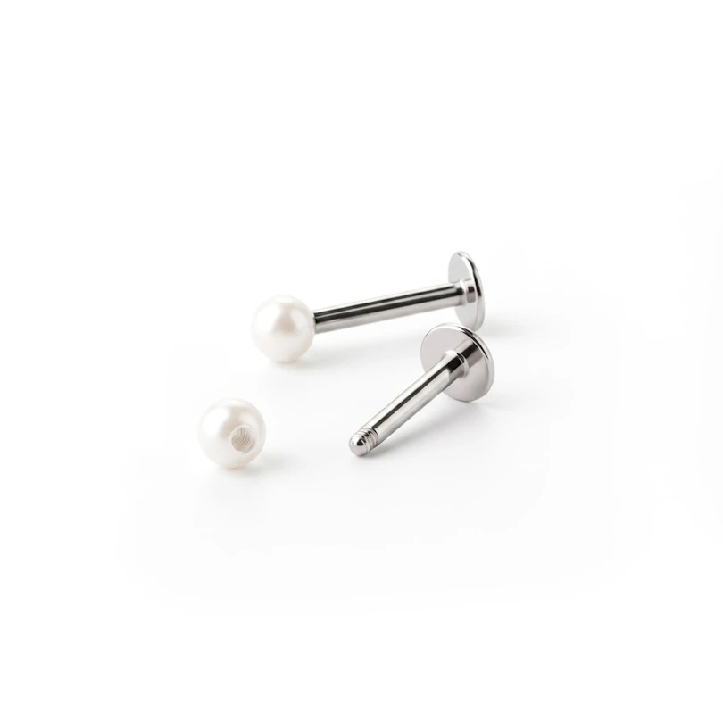 Labret com uma pérola acrílica em várias cores