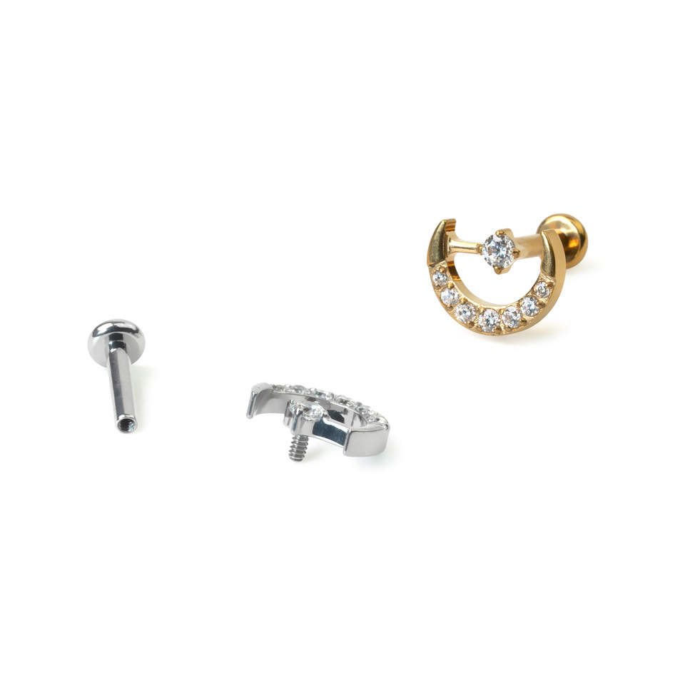 Labret em titânio com lua e estrela