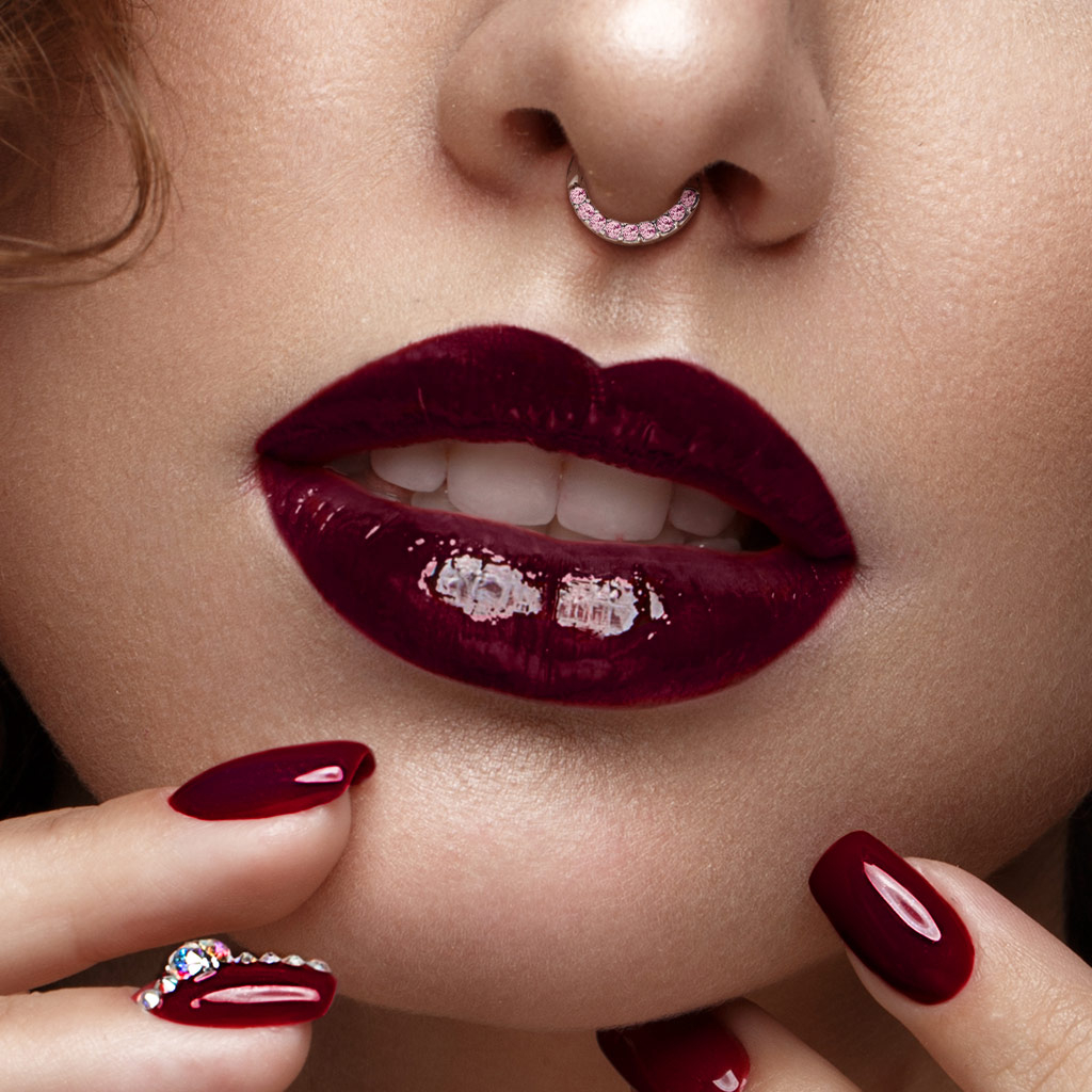 Argola para o septo com fileira de pedras