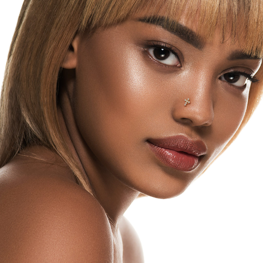 Piercing para o nariz de ouro 14 quilates com cruz cravejada de pedras