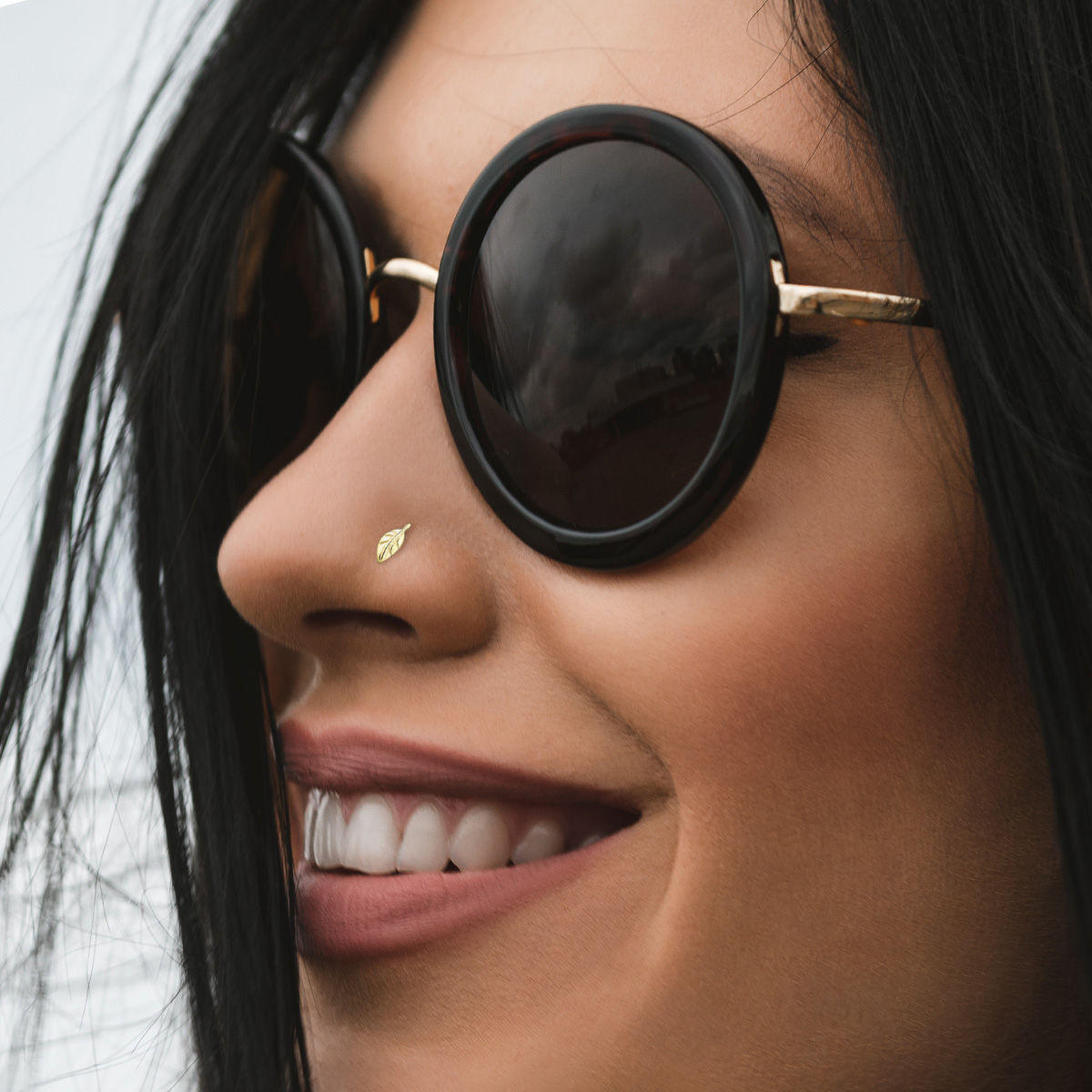 Nariz piercing de ouro 14 quilates com uma folha